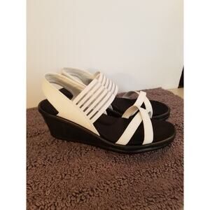 Skechers Women's Sz‎ 11 White Rumbler Memory Foam Wedge Sandals